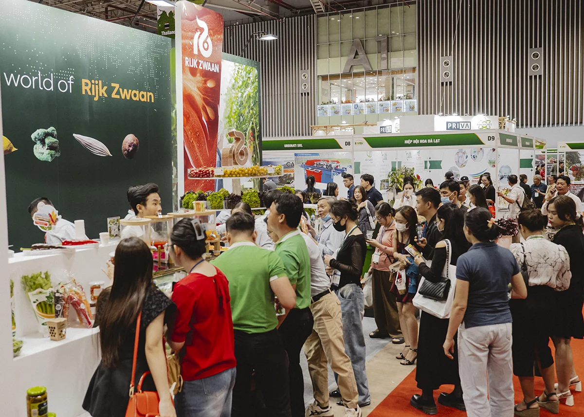 Crowds gather at the Rijk Zwaan booth during HortEx, exploring fresh produce displays and horticultural innovations.